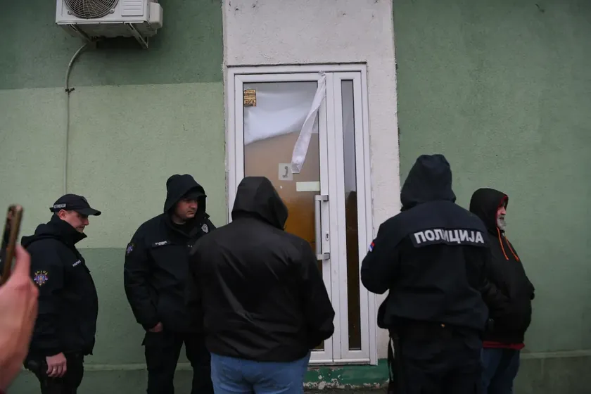 Sırbistan Yerel Seçimlerinde Polisin Tepkisinde Ciddi Yasal Eksiklikler Belirlendi