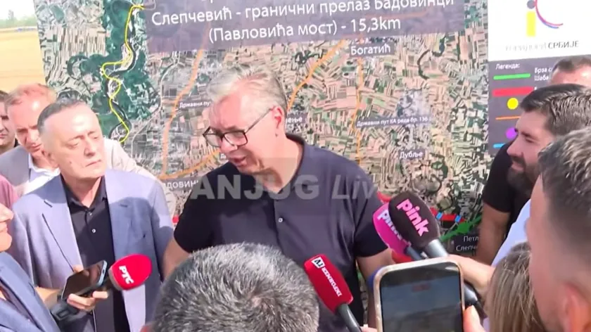 Sırbistan Cumhurbaşkanı Aleksandar Vučić, Kraljeva'dan Raška, Novi Pazar ve Jarinje'ye giden yol yapımının devamı için Amerikan tarafıyla anlaşmaya varılması durumunda Sırbistan'ın tüm maliyetleri karşılayacağını belirtti.