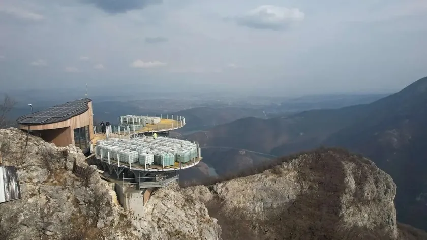 Sırbistan'da Balkanlar'daki tek "skywalk", üç belediyeyi görebilen Cam Kule, kullanıma açıldı.