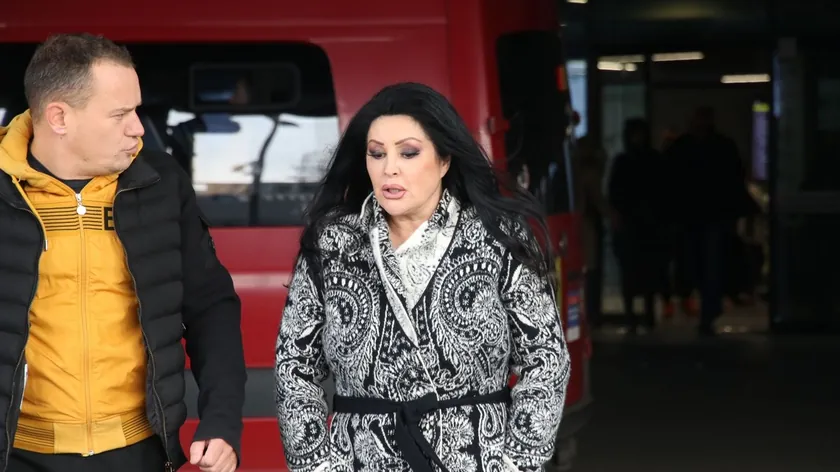Dragana Mirković Beç yakınlarındaki bir sarayda yaşıyor.