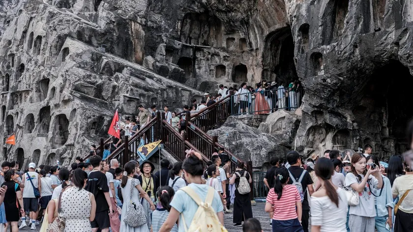 Longmen Mağaraları 2.300'den fazla mağara ve 110.000 heykel!