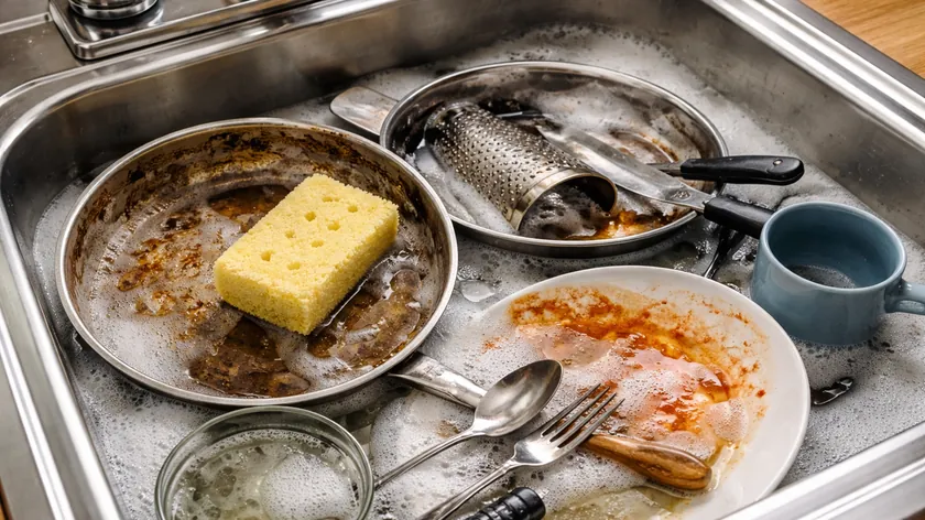 Bulaşık Yıkamada Suda Bekletme Gerekli mi Zaman mı Kaybettiriyor Cevabı Burada