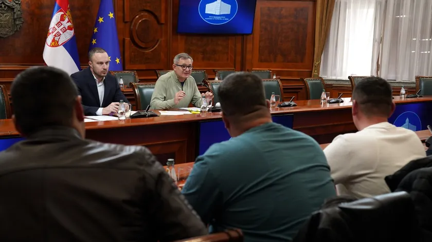 Sırbistan Hükümeti Çiftçiler İçin Motorin Fiyatını Sadece İki Dinar Artırdı