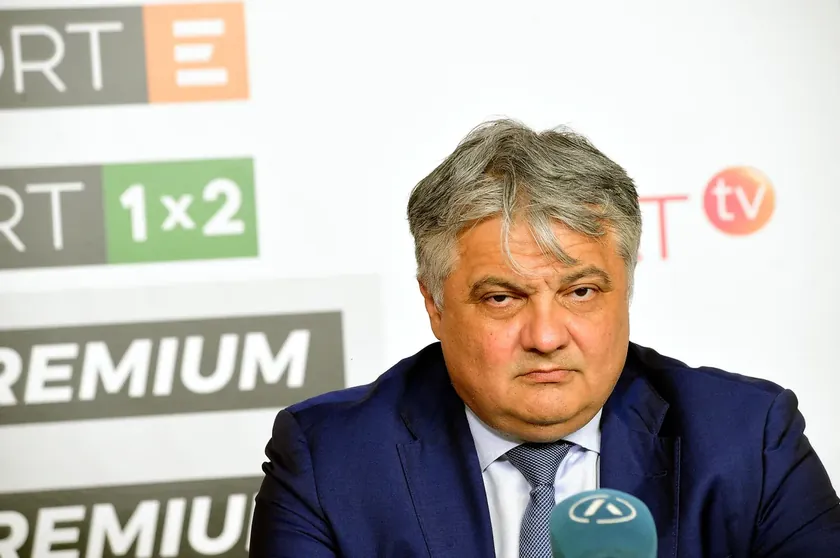 Sırbistanlı Telekom Direktörü Vladimir Lučić'e Kosovo'da kalması ve giriş yapması kesinlikle yasaklandı.