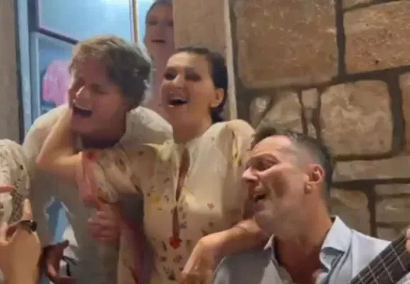 Nina BadriÄ ve Jakov JozinoviÄ Oliver'in Hitiyle Birlikte Sahne Aldılar KorÄula'daki Restoran Kaydı İnternette Viral Oldu (VIDEO)