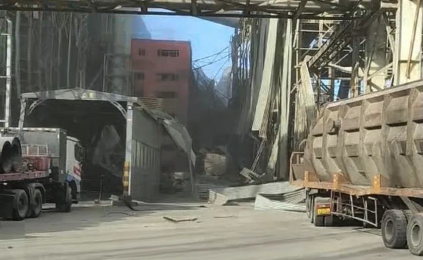 KİNE BİR ÇELİK FABRİKASINDAKİ PATLAMADA SEKİZ KİŞİ ARANIYOR