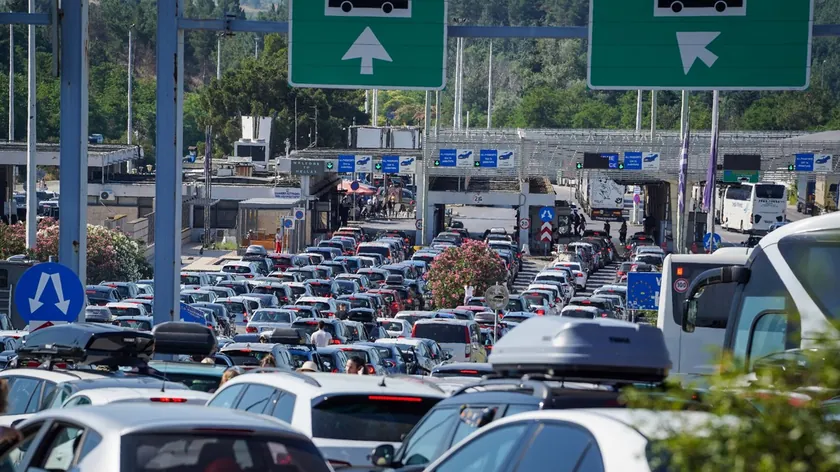 Sırbistan'dan Yunanistan'a se geçen hafta sonu sınırda rekord sayıda araç bekleyebilir.