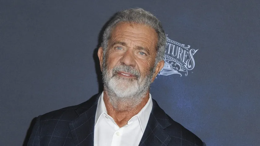 Mel Gibson, bir etkinlikte yaptığı jest hareketler nedeniyle özür diledi.