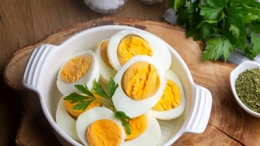 5 popüler yumurta pişirme yöntemini test ettim ve sadece biri mükemmel doku veriyor.