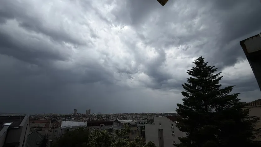 Sırbistan'da şiddetli sağanak yağış, gök gürültüsü ve sıcaklık düşüşü uyarısı