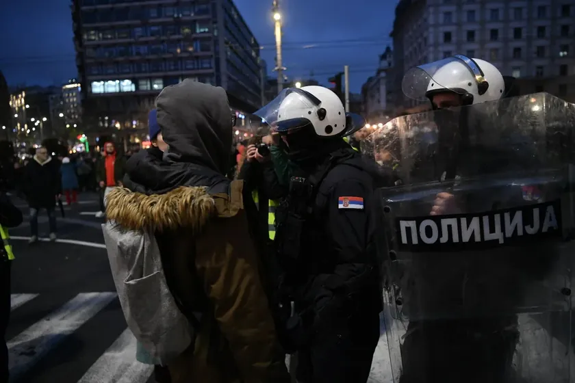 Sırbistan'da Öğrencilere Yönelik Gözaltılar ve Tehditler Endişeleri Artırdı