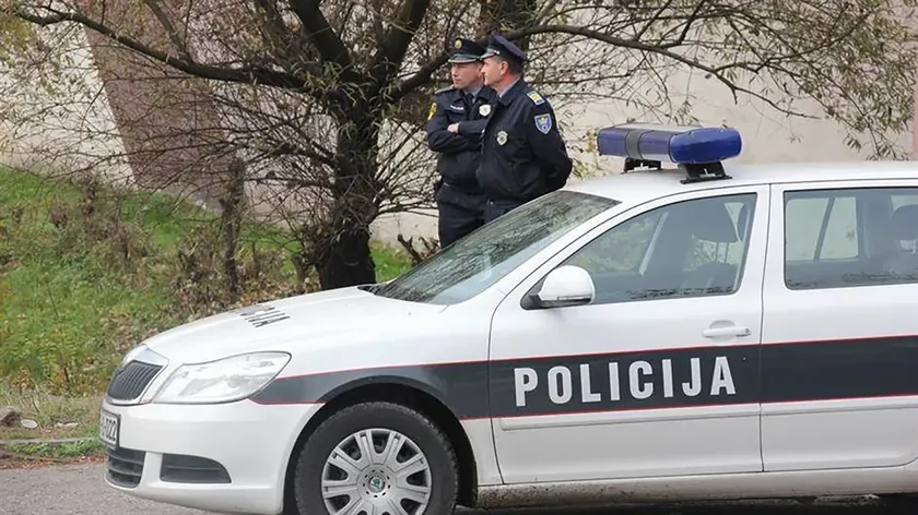 Sarayboski bir mahallede 28 yaşındaki bir adam bıçakla öldürüldü.