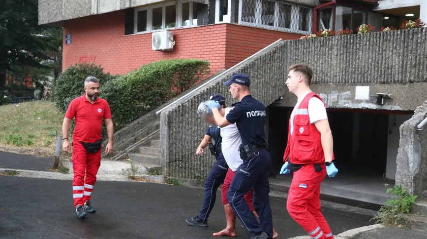 Sırbistan'da bir adam annesini öldürdü.
