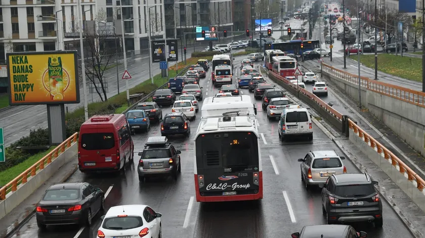 Sırbistan'da emniyet kemeri ve çocukların uygunsuz taşınmasına yönelik denetimler artırıldı