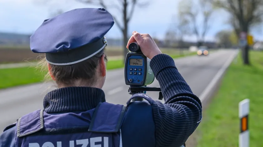 Almanya'da trafik kurallarını ihlal edenlere karşı yeni düzenlemeler getirildi.