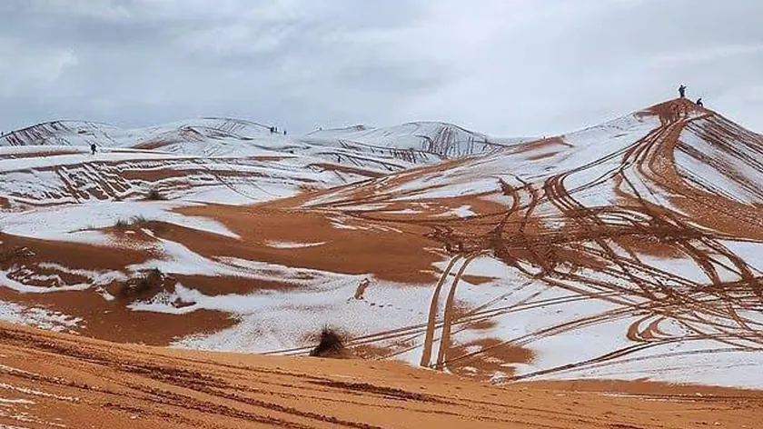 Cezayir Sahrası'nda Nadir Görülen Kar Yağışı Küresel İklim Değişikliklerine İşaret Ediyor