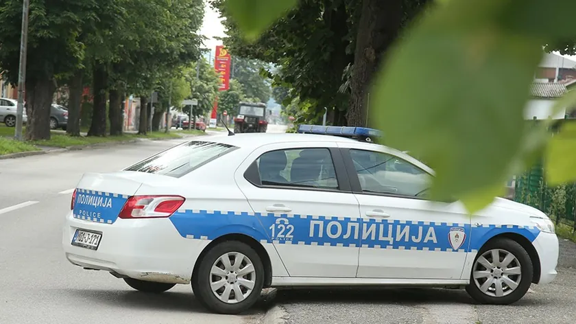 Sırbistan'da graniçte görev yapan iki polis memuru arasında kavga çıktı.