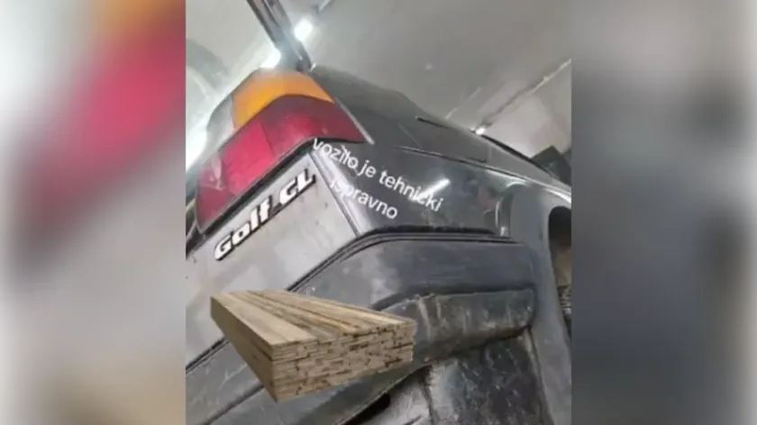 Bosna Hersek'te tamirciler eski Golf'ün şasisinin yerine tahta döşendiğini tespit etti.