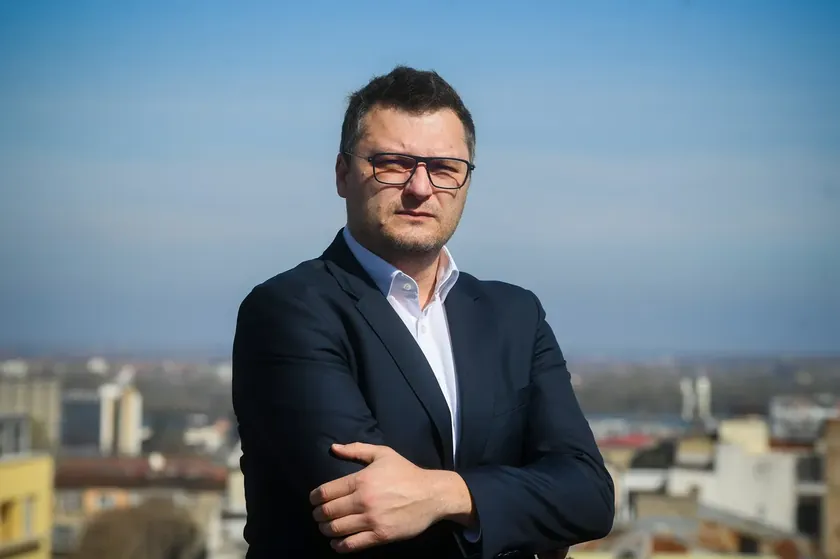 Sırbistan Cumhurbaşkanı Aleksandar Vučić'in "propagandacı" olarak nitelediği Crta program direktörü Raša Nedeljkov, Sırbistan'da yaşanan siyasi değişimleri değerlendirdi.