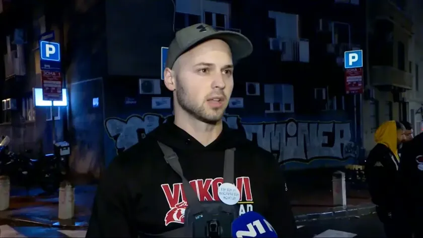 Sırbistan Belgrad'daki Öğrenci Protestolarında Polisin Luka Pešić'i Kovalaması Gündem Oldu