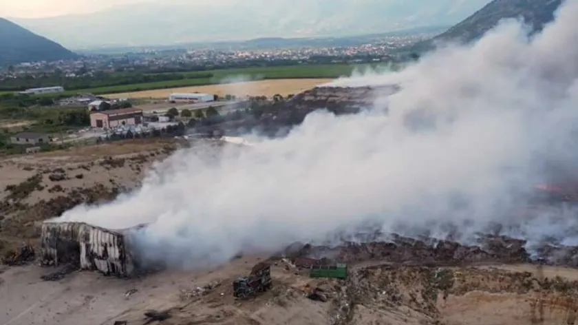 Mostar'da Uborak çöplüğündeki yangın nedeniyle nüfusun acil tahliyesi emredildi
