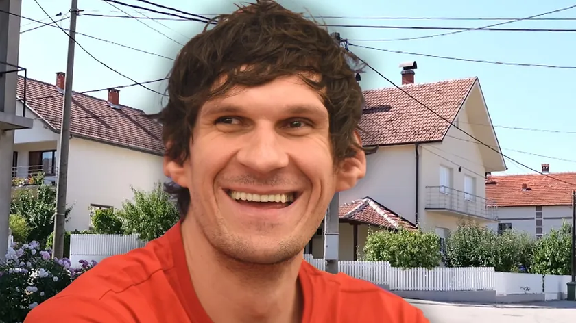 Sırpistanlı ünlü basketbolcu Boban Marjanović'ın evine komşuları ziyaret etti.