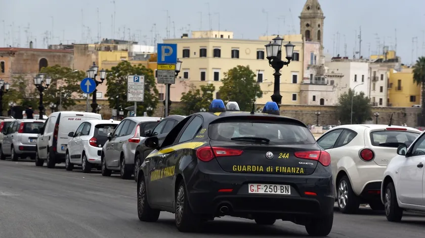 Milano'da tramvay yandı, yüksek gerilim kablosu düşmesiyle yolcular tahliye edildi