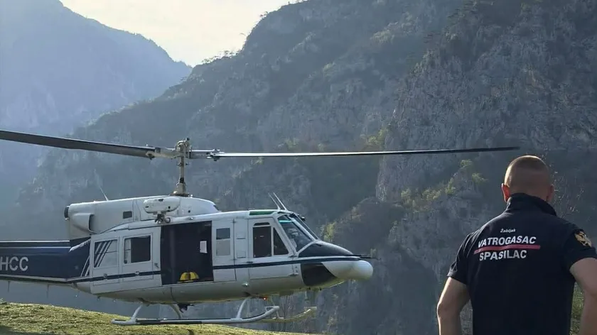 Karadağ'da Tara Nehri'nde rafting sırasında bir turist kafasına darbe alarak yaralandı