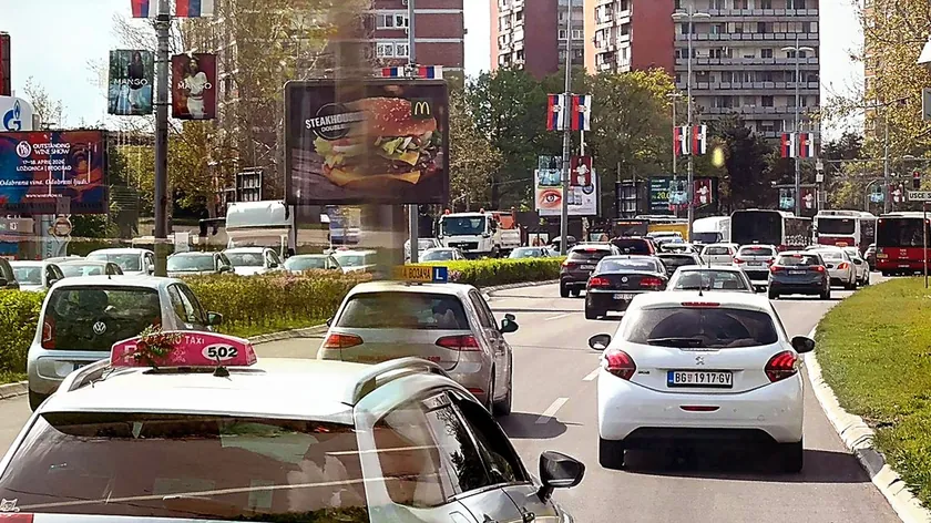 Sırbistan Otomobil ve Motosiklet Derneği sürücüler için yoğun trafik uyarısı bildirdi