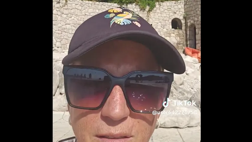 Amerikan bir turistin Dubrovnik'teki plajda gözlemlerinden sonra TikTok'ta paylaştığı video büyük ilgi gördü.