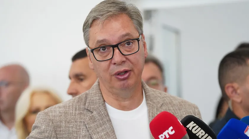 Sırbistan Cumhurbaşkanı Aleksandar Vučić, Topliç Okrugu'nda bulunan yeni yolun açılışını ziyaret etti.