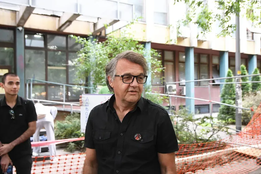 Sırbistan'da Avukat Kovačević Polis Tarafından Telefon Çalmakla Suçlandı