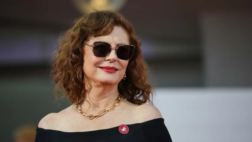 Oskar ödüllü Suzan Sarandon ve "Hacks" dizisinin yıldızı Hana Ajnbinder New York'ta bir protesto sırasında gözaltına alındı.