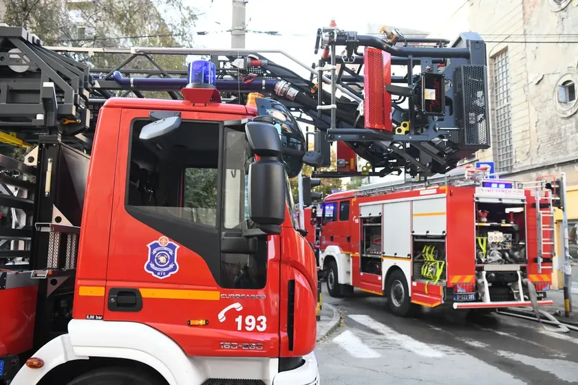 Sırbistan Zrenjanin'de Mužljanski Köprüsü Yakınlarında Büyük Bir Yangın Çıktı