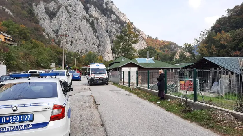 Ovçaarsko-kablar Klisüründe Kamyon Kazası Sürücü Sadece Hafif Yaralanmış