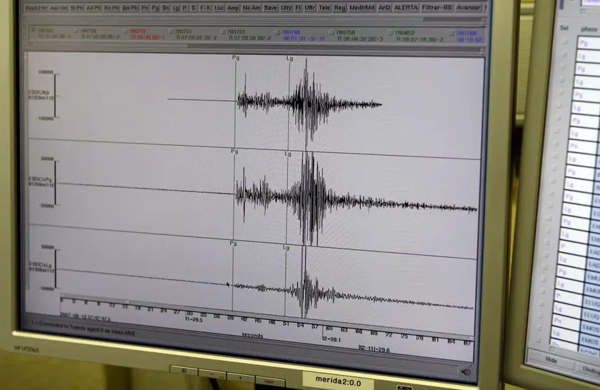 İtalya'da 6,2 Büyüklüğündeki Deprem Napoli ve Çevresinde de Hissedildi