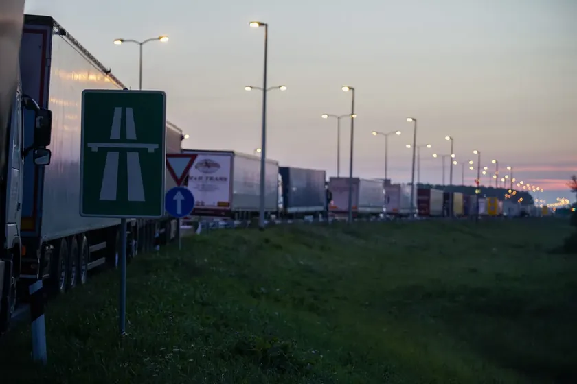 Adaševci'nde Kamyonlar İçin Trafik Normalleşti