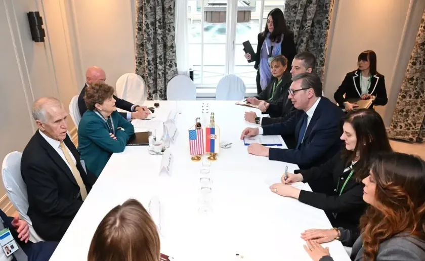 Sırbistan Cumhurbaşkanı Vučić, Münih'te ABD senatörlerine egemenlik politikalarını aktardı.