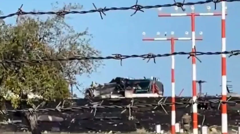 Amerikalı F-16 savaş uçağı Almanya'daki bir üsse iniş yaparken düştü.