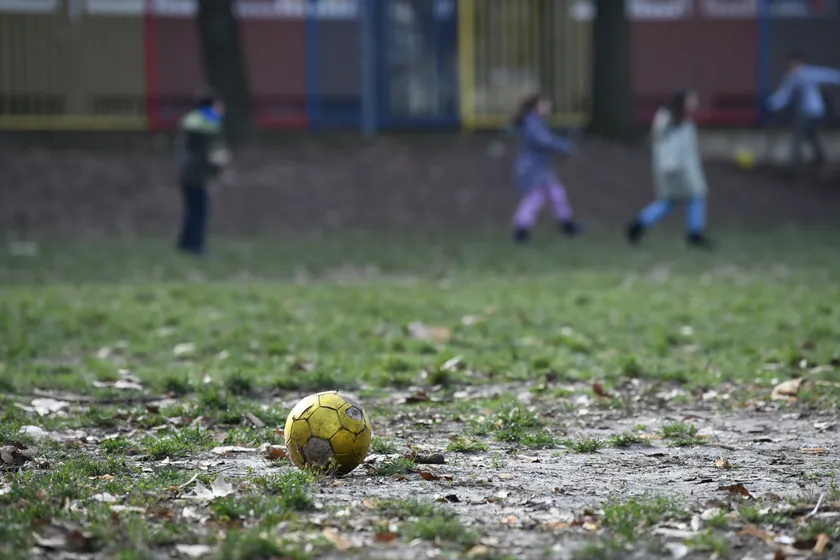 Okulda Öğrenciler İkinci Dönemin Başından İtibaren Okula Gidemiyor - Çatı Hasar Görmüş, Yönetim Ailelere Sadece Kısa Bilgiler Veriyor