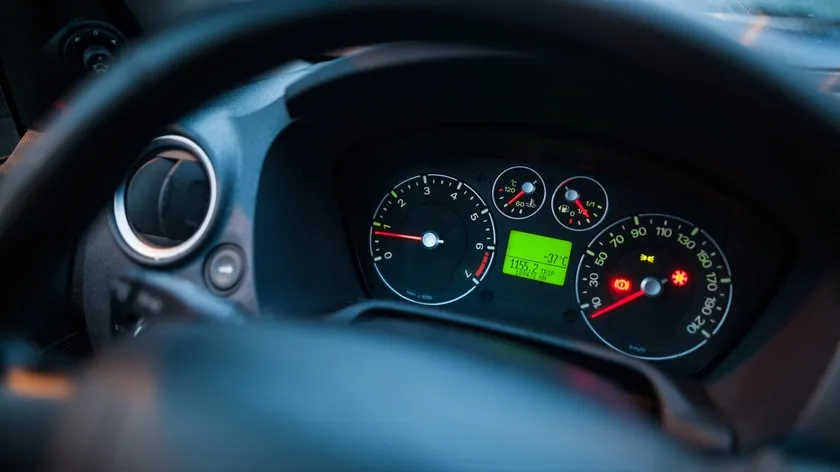 Araç Sürücüleri Dikkat: Gösterge Panelindeki Bu Lambalar Acil Durum Sinyali Veriyor