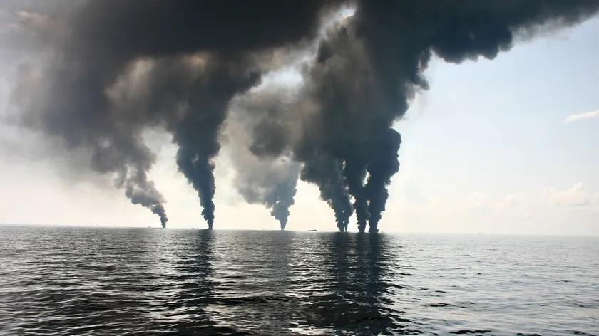 İran Çevresindeki Petrol Sızıntıları Uzaydan Görüldü Uzmanlar Felaket Uyarısı Kaydetti