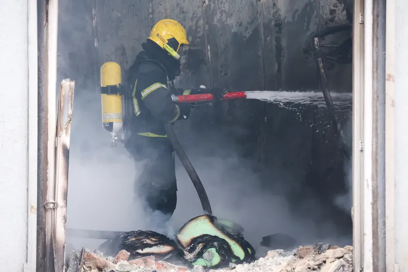 Beograd'da büyük bir yangın çıktı Kulja siyah duman, baraklar yanıyor FOTO