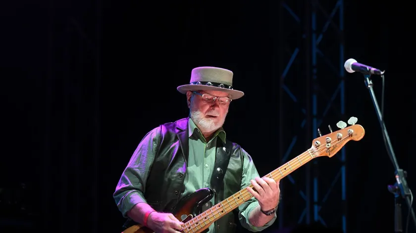 Sırbistanlı efsanevi müzisyen Žika Jelić ölümcül kazalardan ve yangından sağ kurtuldu