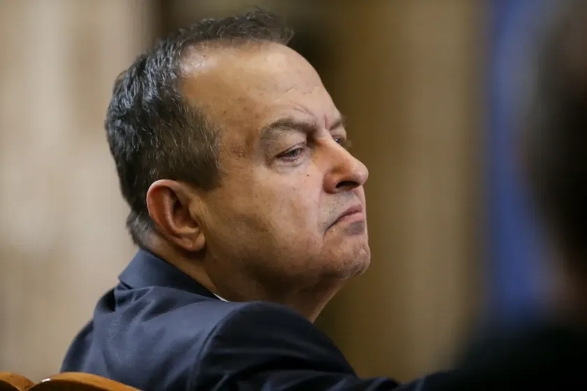 Polislik, silah ve insan ticareti konularında üç yeni yasa Savunma ve İçişleri Komitesine sunuldu.