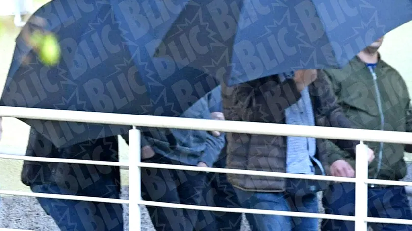 Sırbistan'da katil çocuk, ebeveynlerinin davasında ifade vermek üzere mahkemeye çıkarıldı