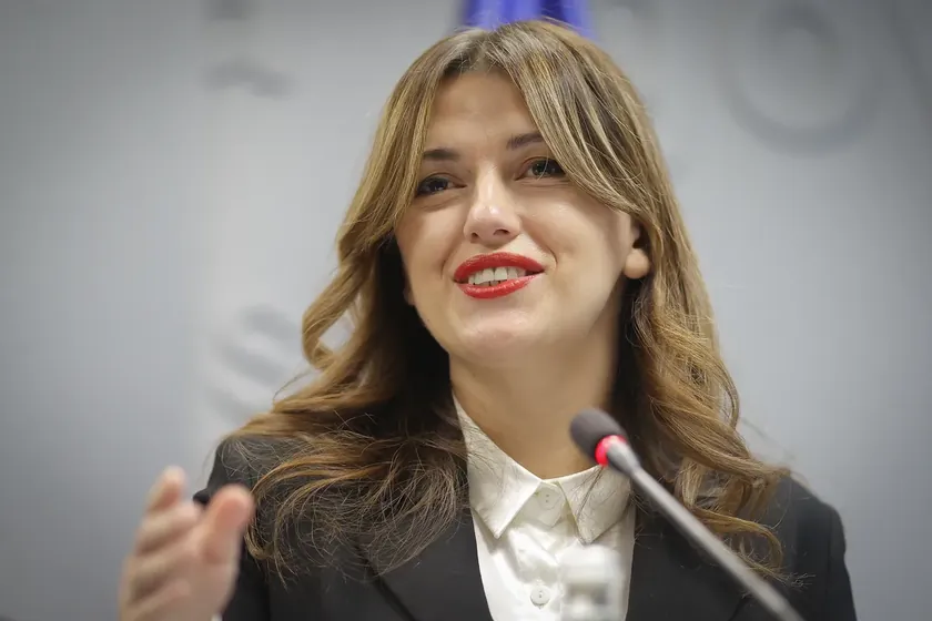 Kosova Cumhurbaşkanı Aljbuljena Hadžiu, Özel Mahkemeler Hakkında Yasa'daki değişiklik önerilerine dikkatli yaklaşılması gerektiğini vurguladı.