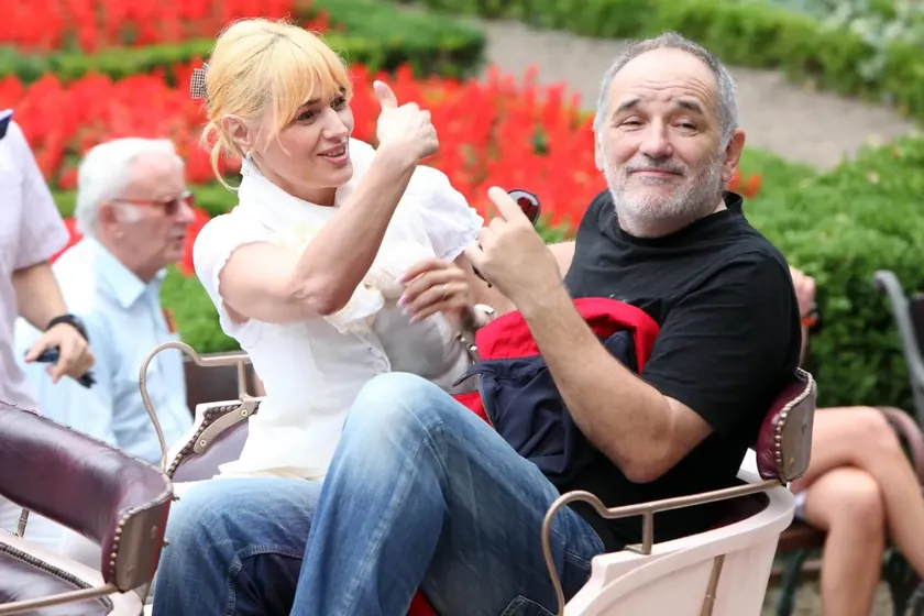 Sırbistanlı Olivera Balašević ilk erkek torun sevincini sosyal medya hesabından paylaştı.