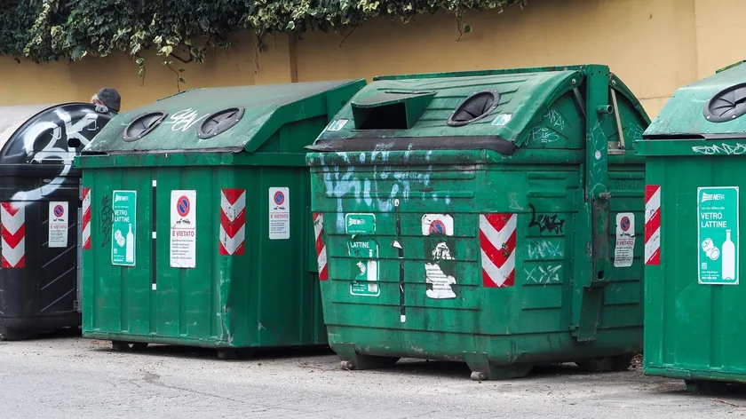 Çekya'da Konteyner Yanında İnsan Külü İçeren Urna Bulundu Polis Harekete Geçti
