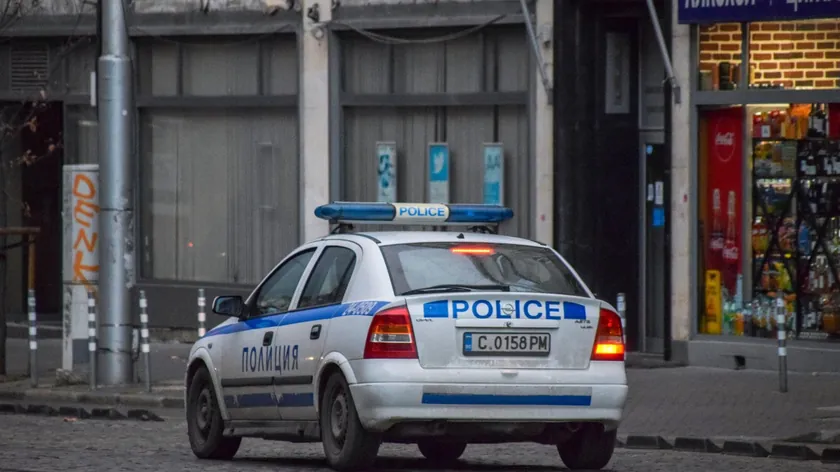 Bačevo köyünde korkunç bir olay Bir adam kadınını baltayla öldürdü ve eşini yaraladı.